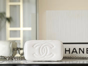 CC VANITY CASE 17 WHITE LAMBSKIN SILVER HARDWARE