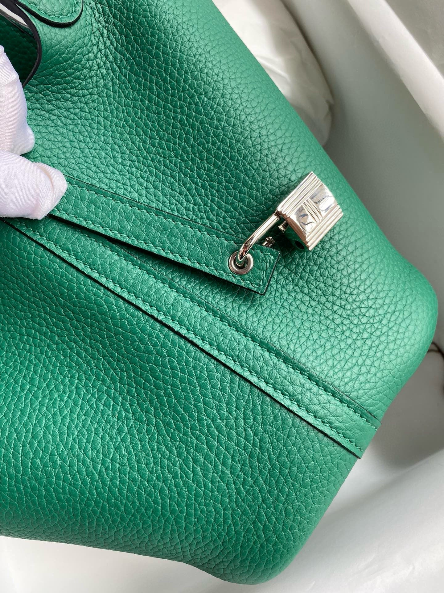 PICOTIN LOCK 18 EMERALD TOGO SILVER HARDWARE