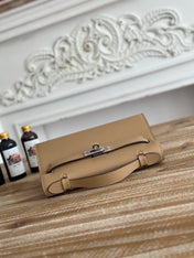 HM KELLY POCHETTE 22 IN TAWNY BROWN CALFSKIN SILVER HARDWARE