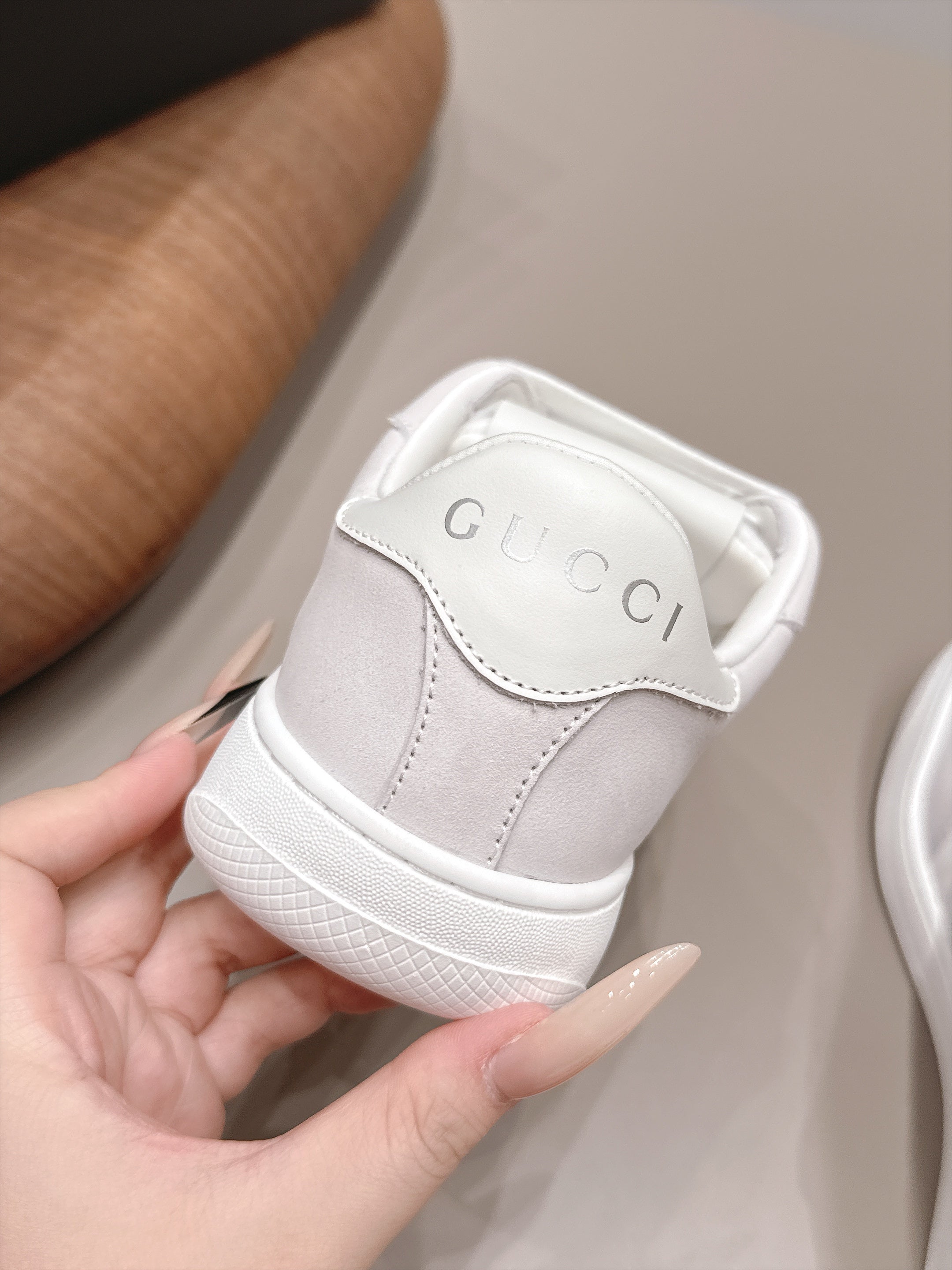 GUCCI 26S SNEAKERS IN WHITE SUEDE AND FABRIC