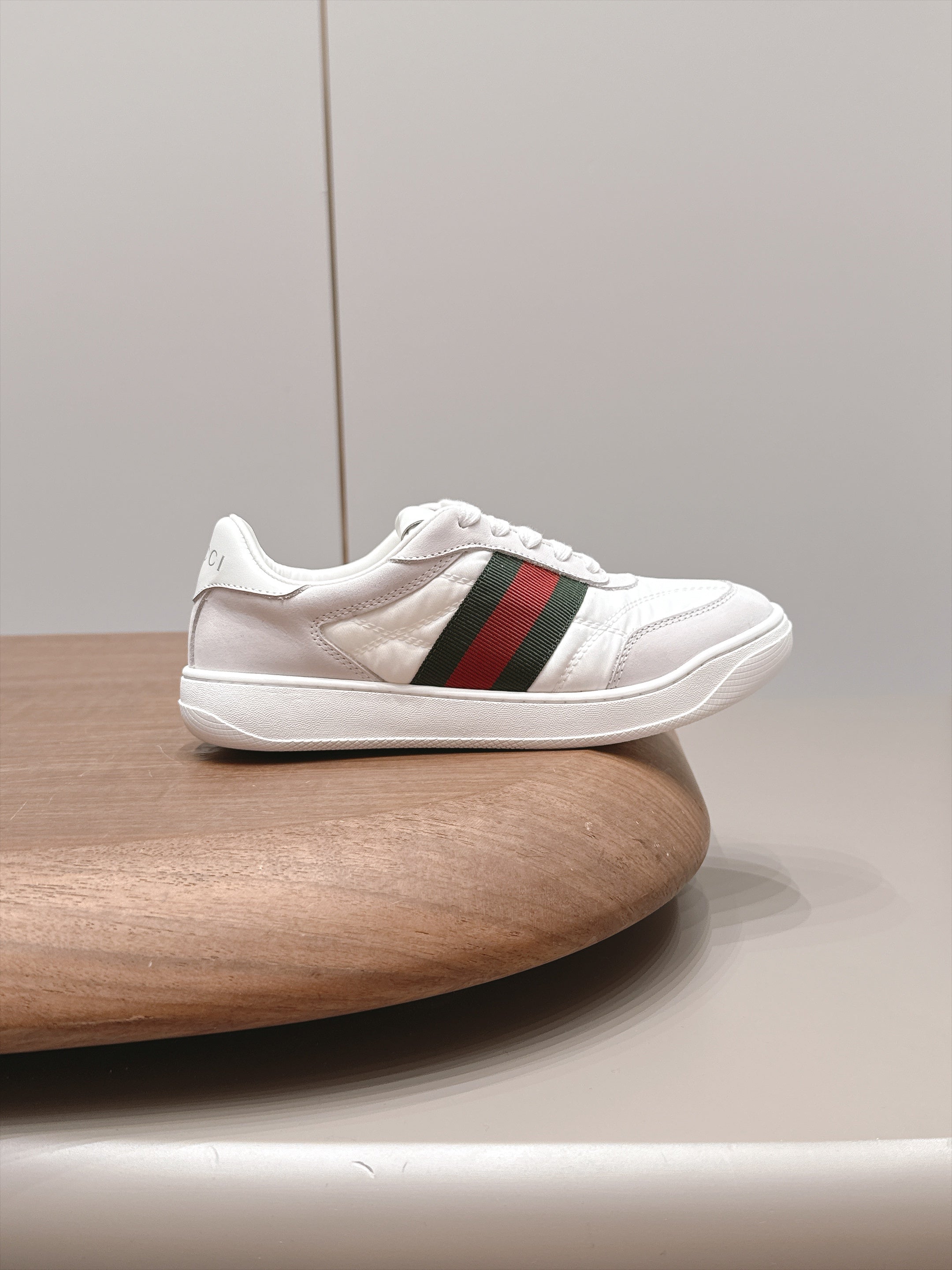 GUCCI 26S SNEAKERS IN WHITE SUEDE AND FABRIC