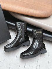 CHANEL 26S ANKLE BOOTS 40MM IN BLACK CALFSKIN PATENT AND QUILTED