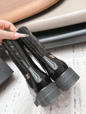 CHANEL 26S ANKLE BOOTS 40MM IN BLACK CALFSKIN PATENT AND QUILTED