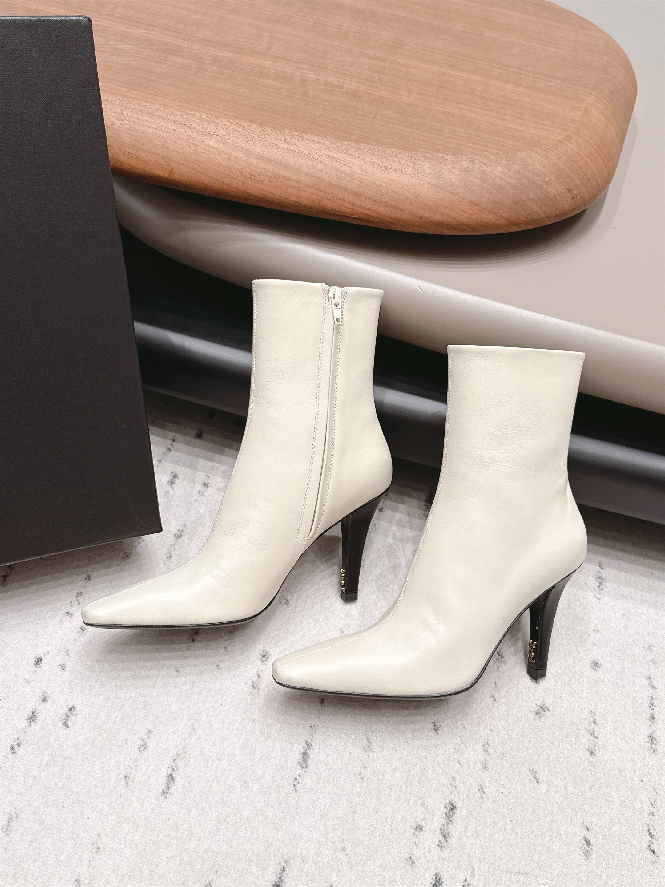 YSL 26S ANKLE BOOTS 80 MM IN WHITE CALFSKIN