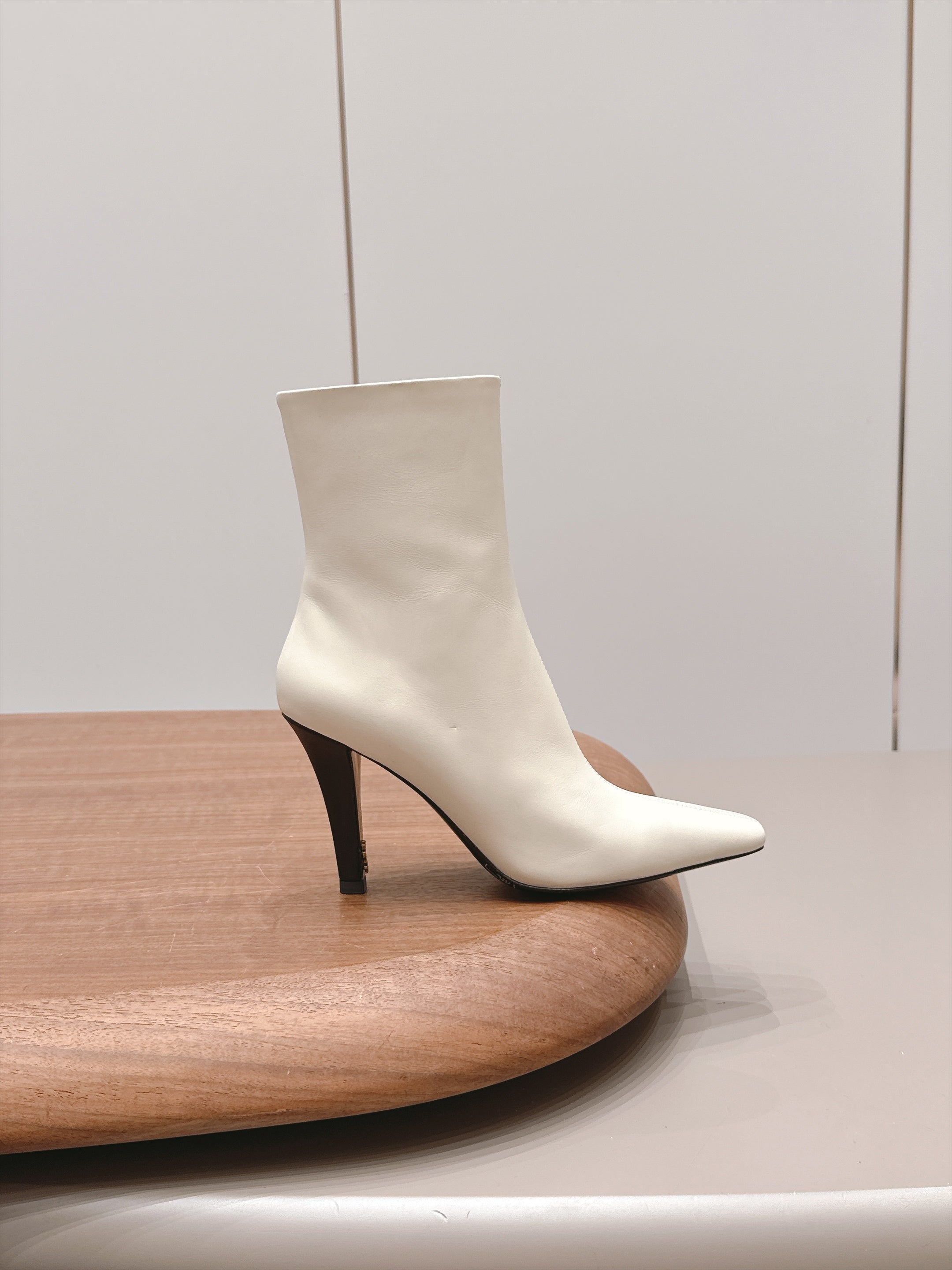 YSL 26S ANKLE BOOTS 80 MM IN WHITE CALFSKIN
