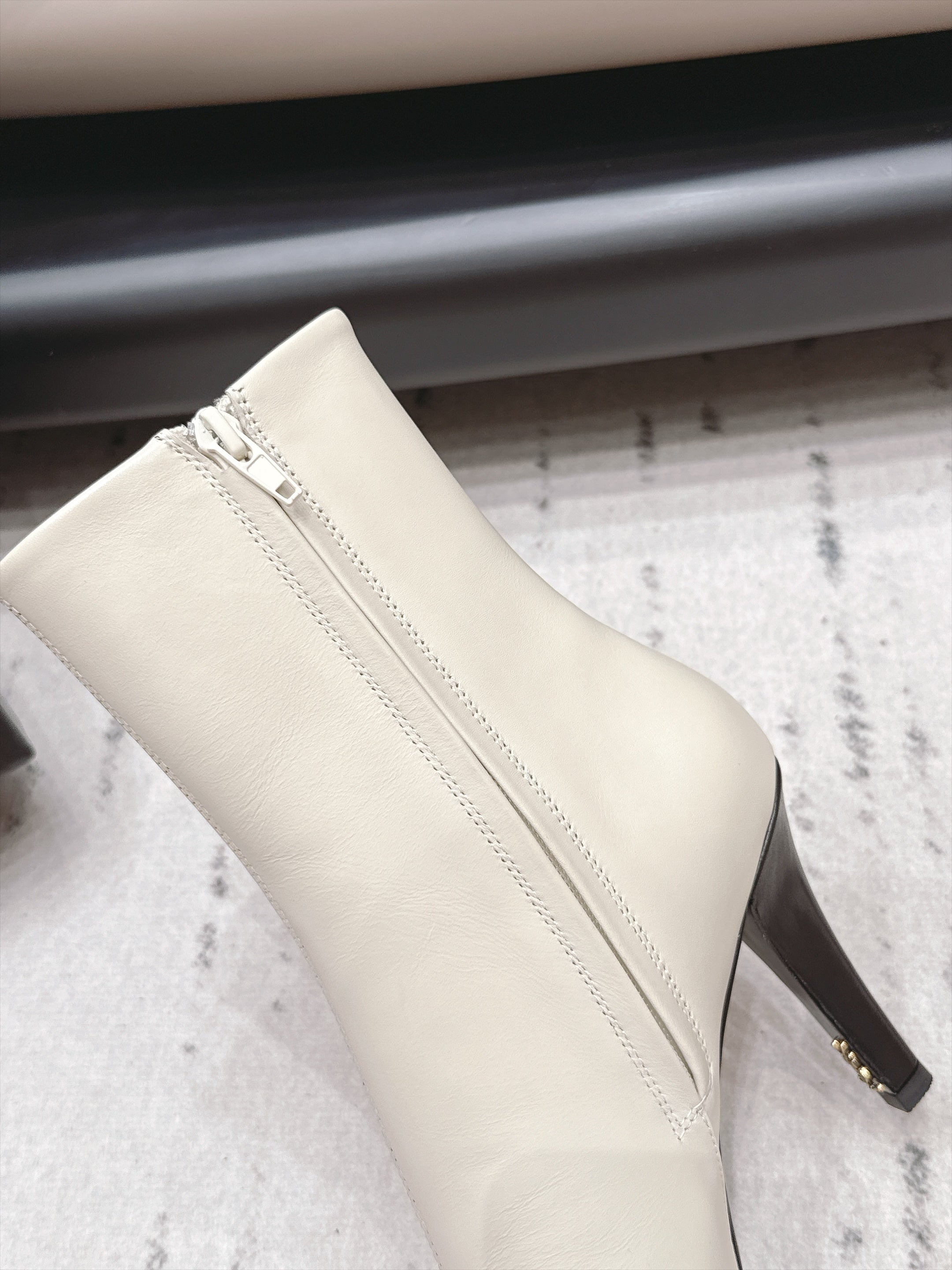 YSL 26S ANKLE BOOTS 80 MM IN WHITE CALFSKIN