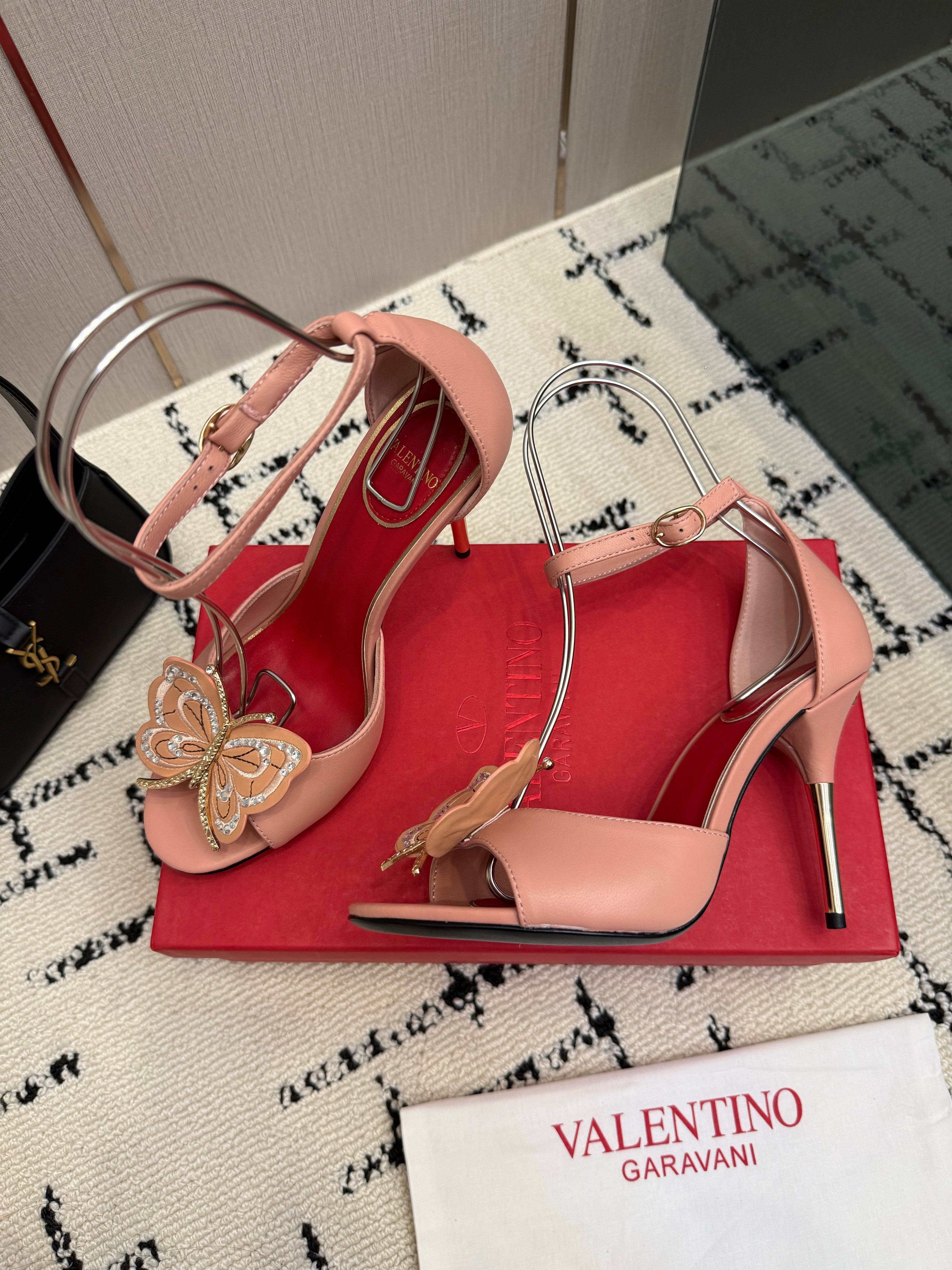VALENTINO 26S ANKLE-STRAP BUTTERFLY SANDALS IN NUDE PINK CALFSKIN