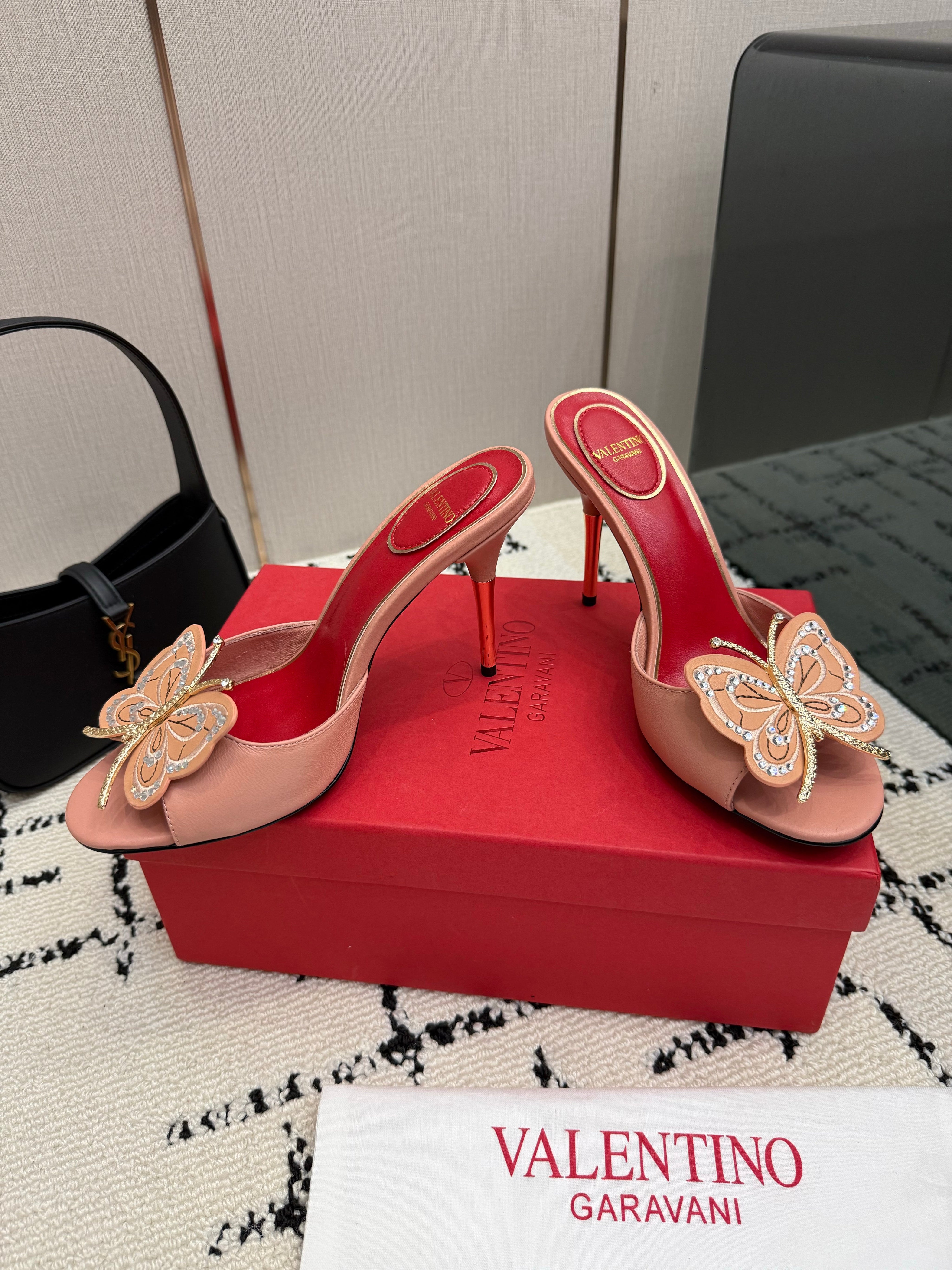 VALENTINO 26S BUTTERFLY HEEL SANDALS IN NUDE PINK CALFSKIN