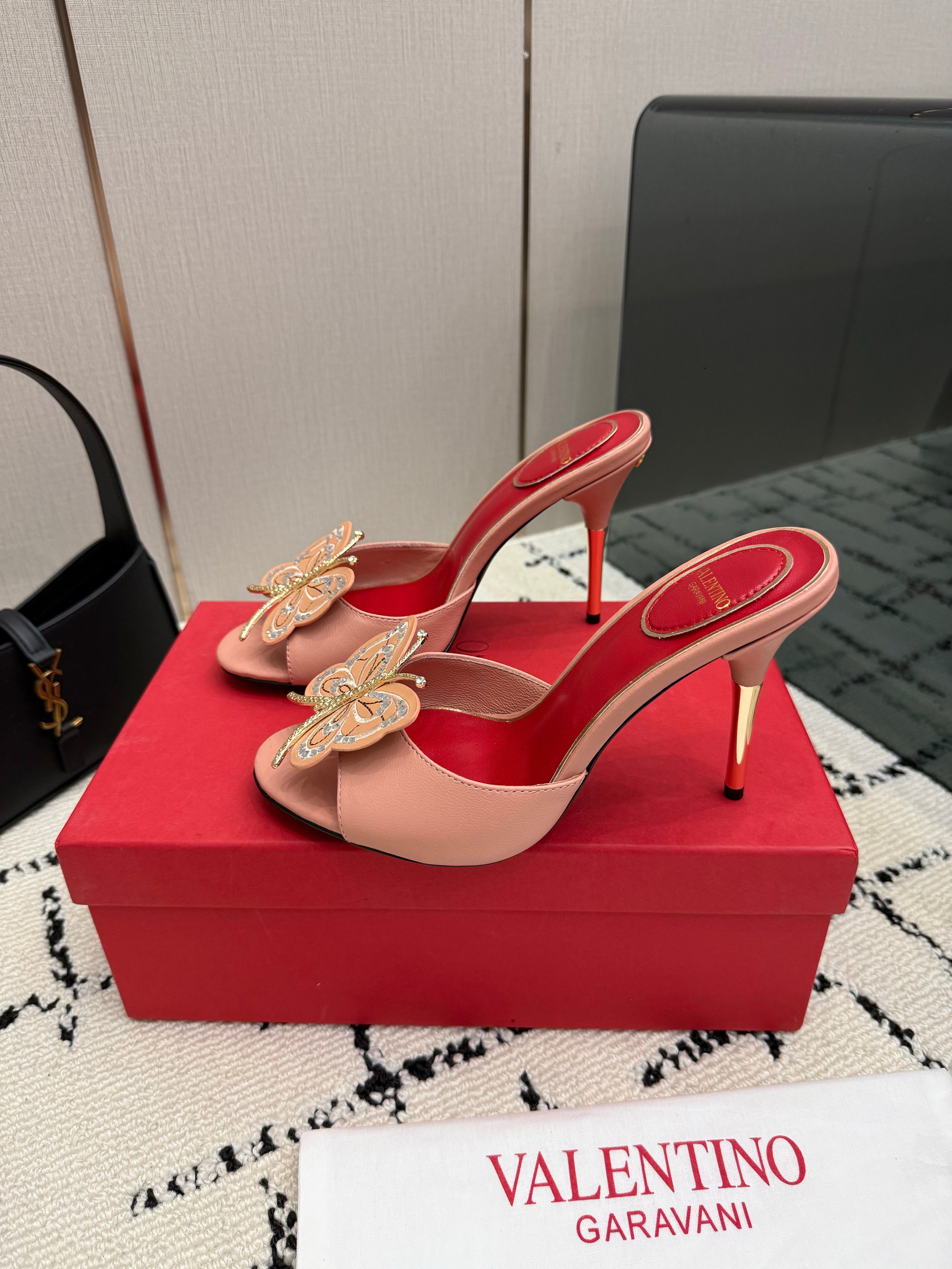 VALENTINO 26S BUTTERFLY HEEL SANDALS IN NUDE PINK CALFSKIN