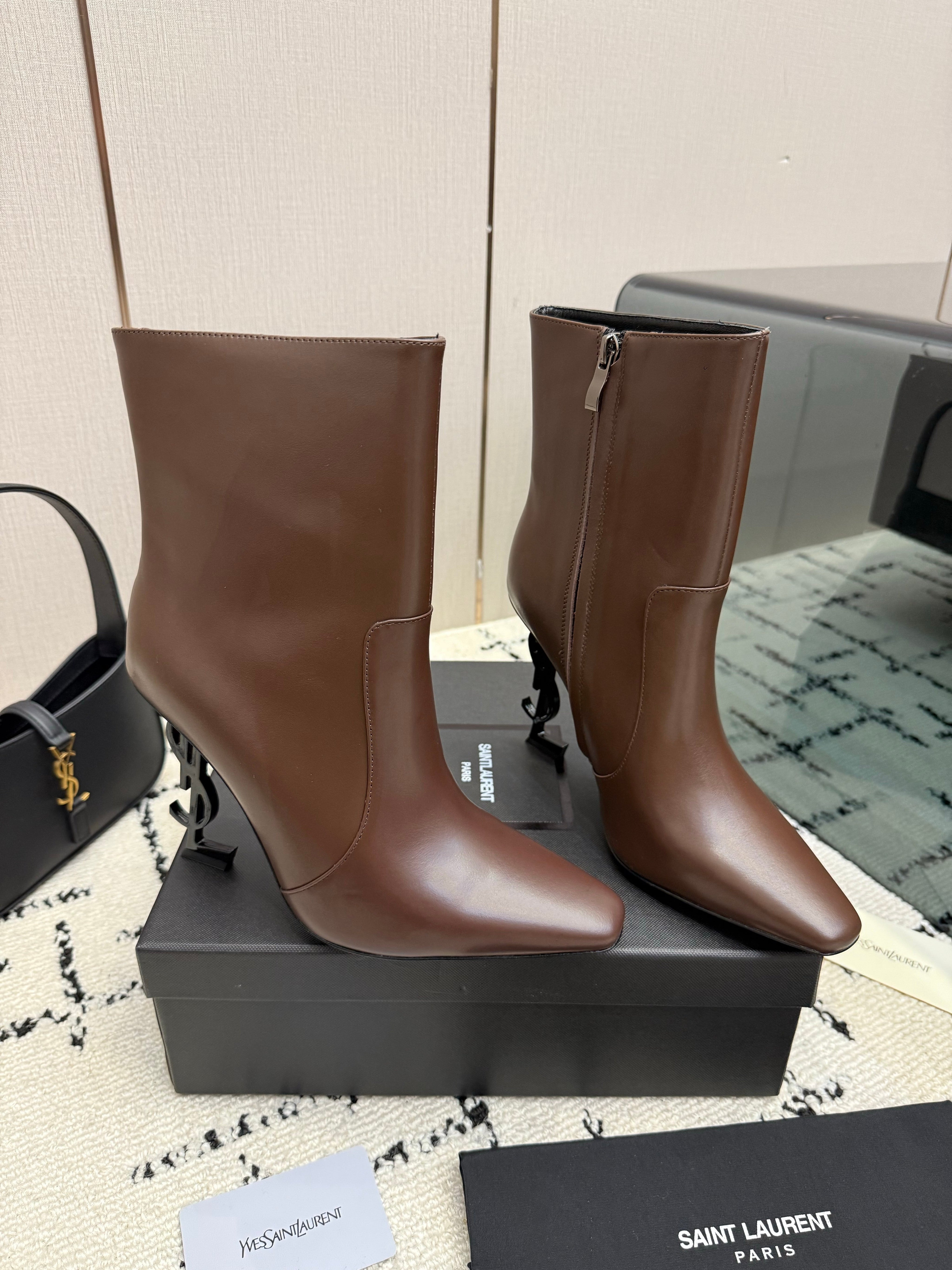 YSL 26S YSL LOGO HEEL ANKLE BOOTS 100 MM IN BROWN CALFSKIN