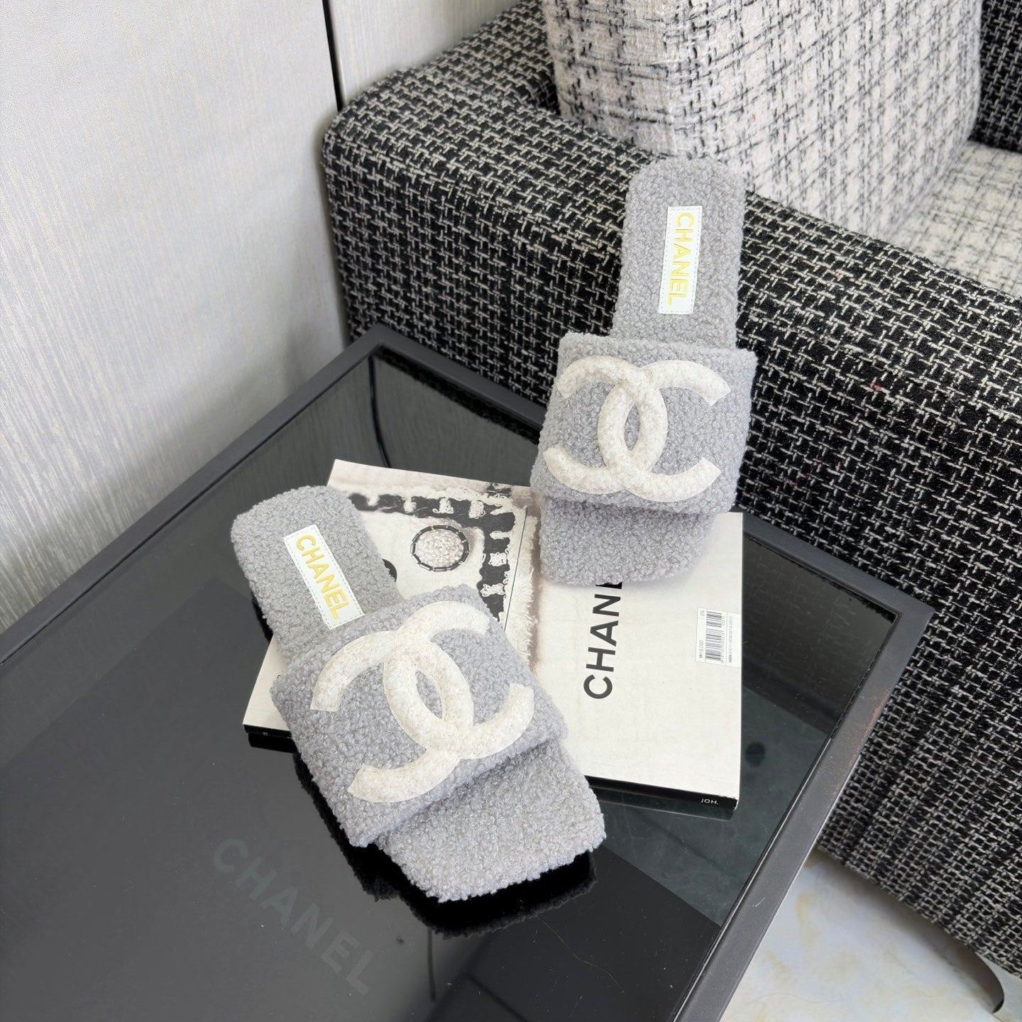 CHANEL 26S SLIDE SANDALS IN GRAY AND WHITE SHEARLING SQUARE TOE