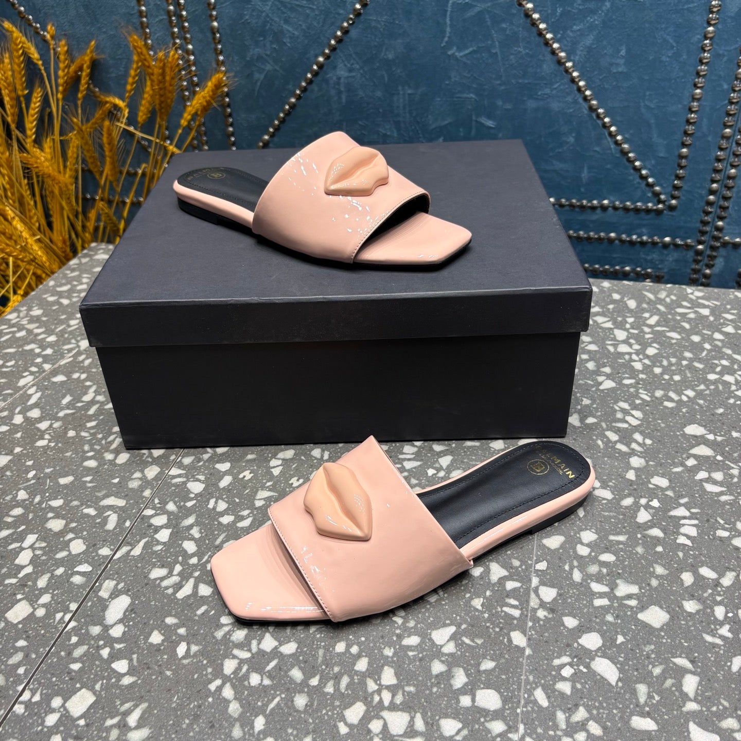 BALMAIN 26S SLIPPERS IN LIGHT PINK GLOSSY CALFSKIN