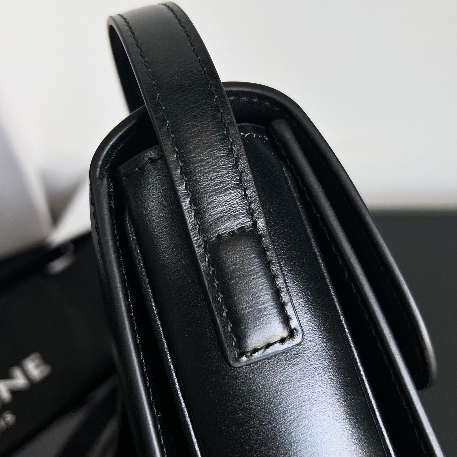 CLASSIQUE TRIOMPHE 22 BLACK SMOOTH CALFSKIN