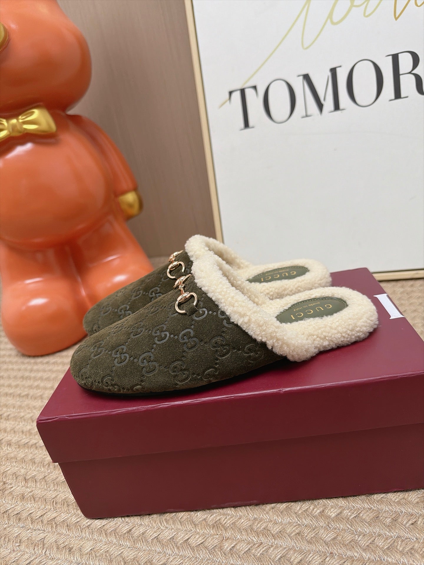 GUCCI 26S SHEARLING-LINED MULES IN OLIVE GREEN SUEDE