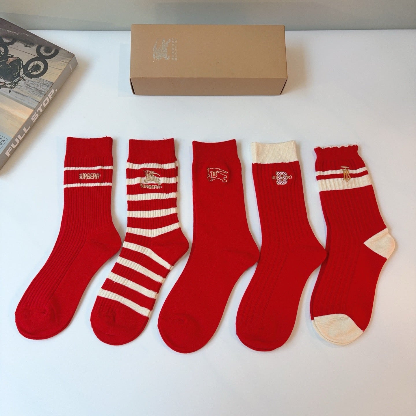 BURBERRY 26S CREW SOCKS 154399 (1 BOX)