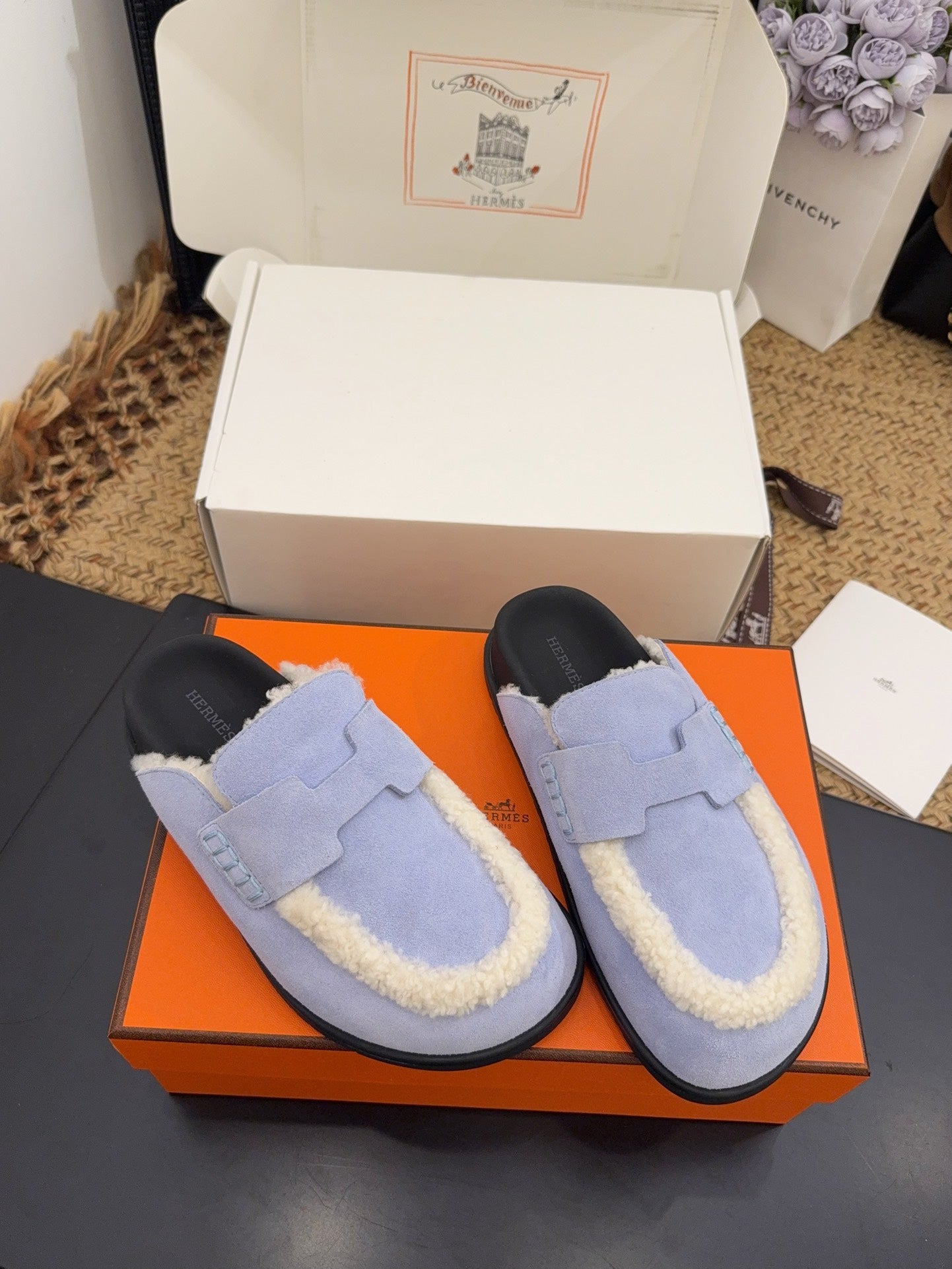 HM 25S MULE IN SOFT LAVENDER BLUE SUEDE MIX WHITE SHEARLING
