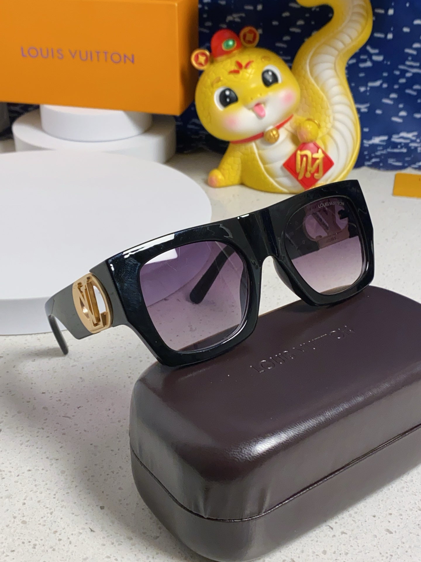 LINK SQUARE SUNGLASSES 570273 IN BLACK ACETATE GREY SMOKE LENS