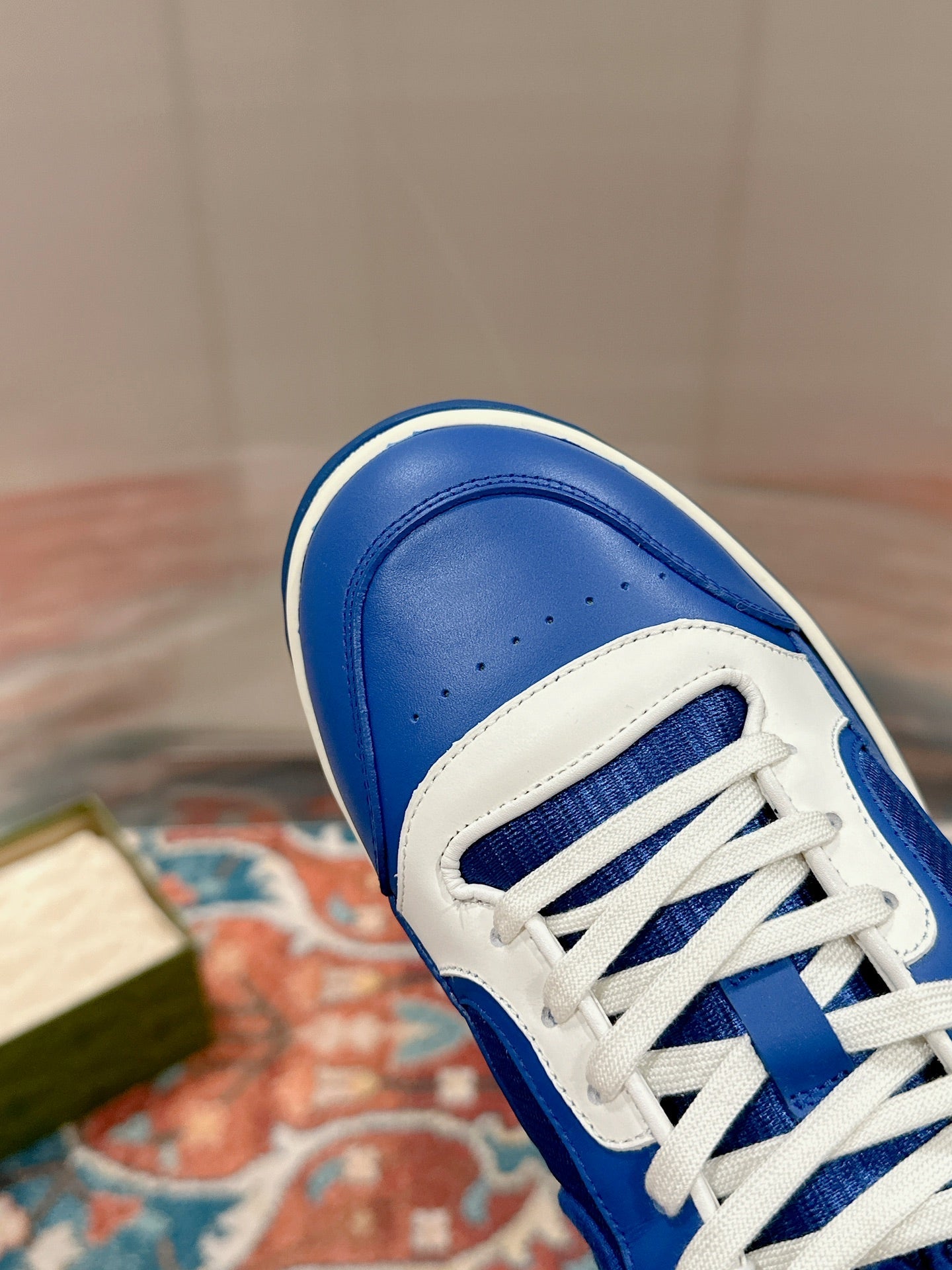 GUCCI 26S SNEAKERS IN BLUE CALFSKIN WITH LOGO