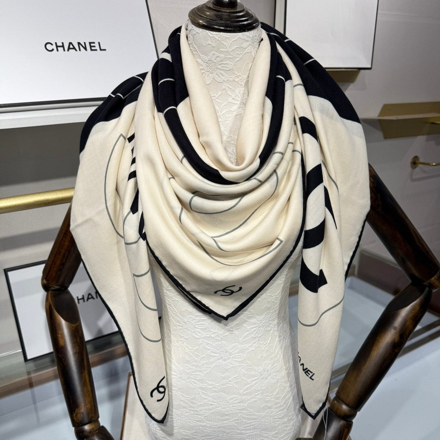 CHANEL 25S SCARF 140 IN SILK 732177
