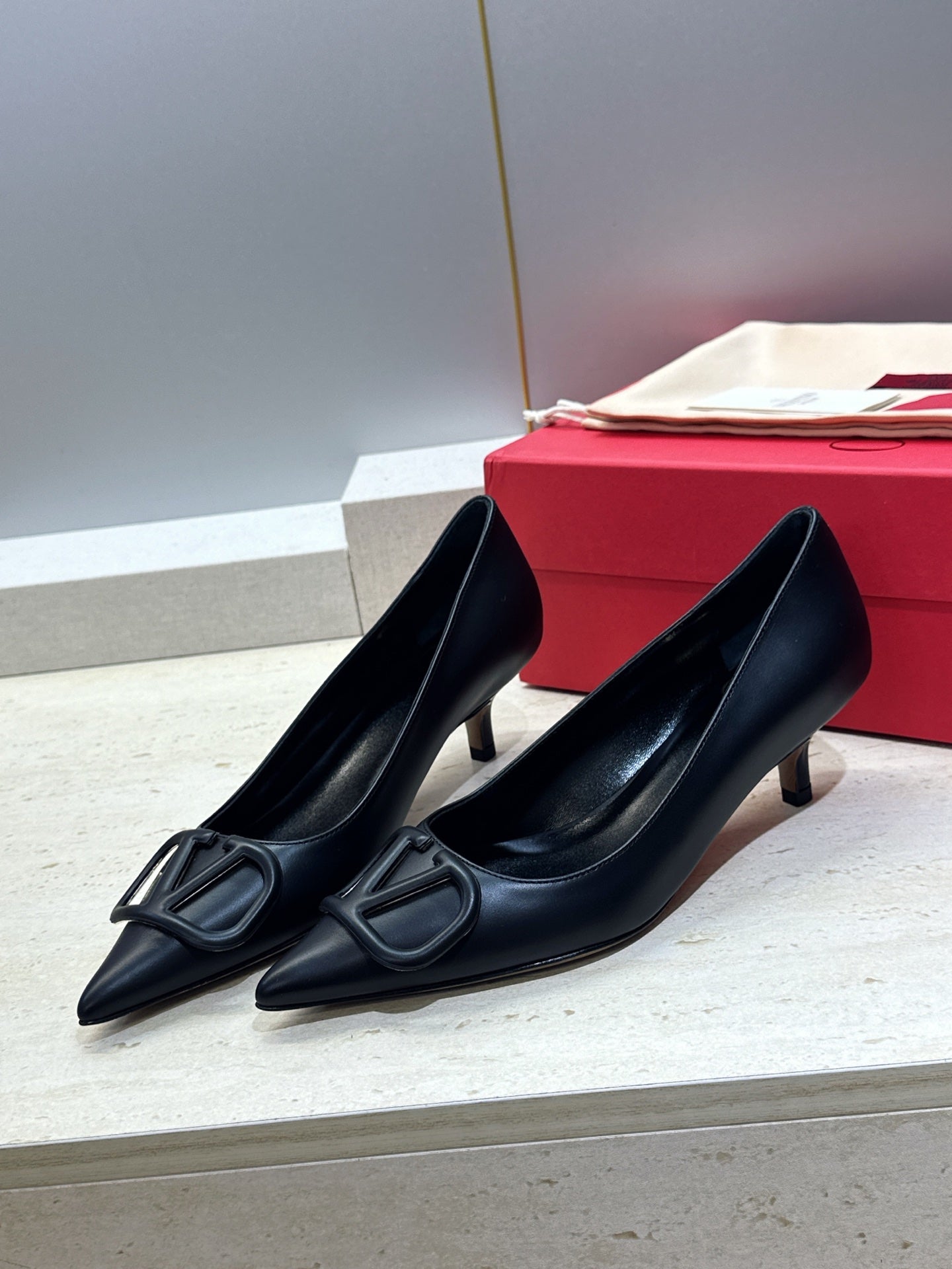 VALENTINO 26S HIGH HEELS 40 MM IN BLACK CALFSKIN