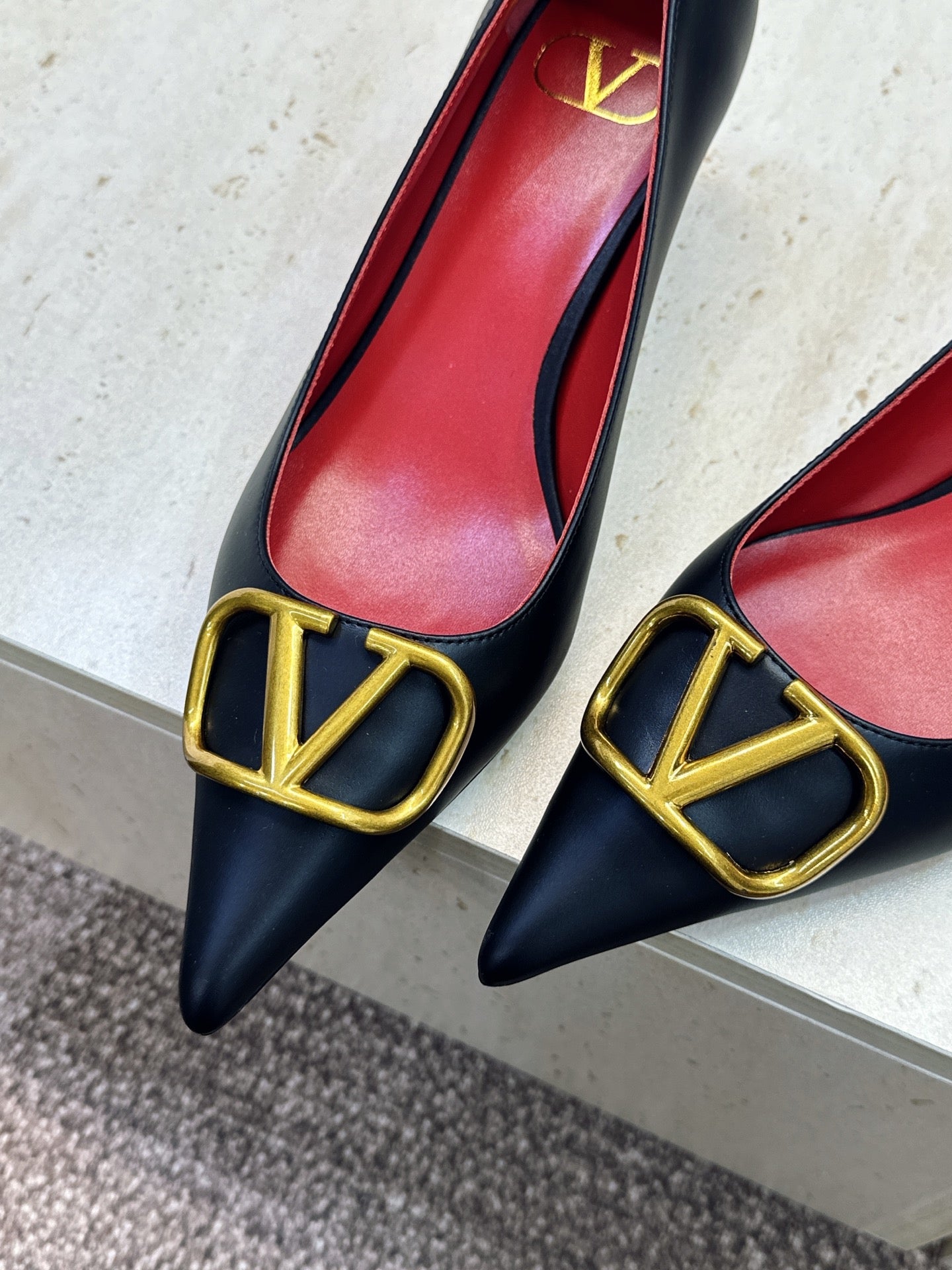 VALENTINO 26S HIGH HEELS 40 MM IN BLACK CALFSKIN WITH GOLD HARDWARE