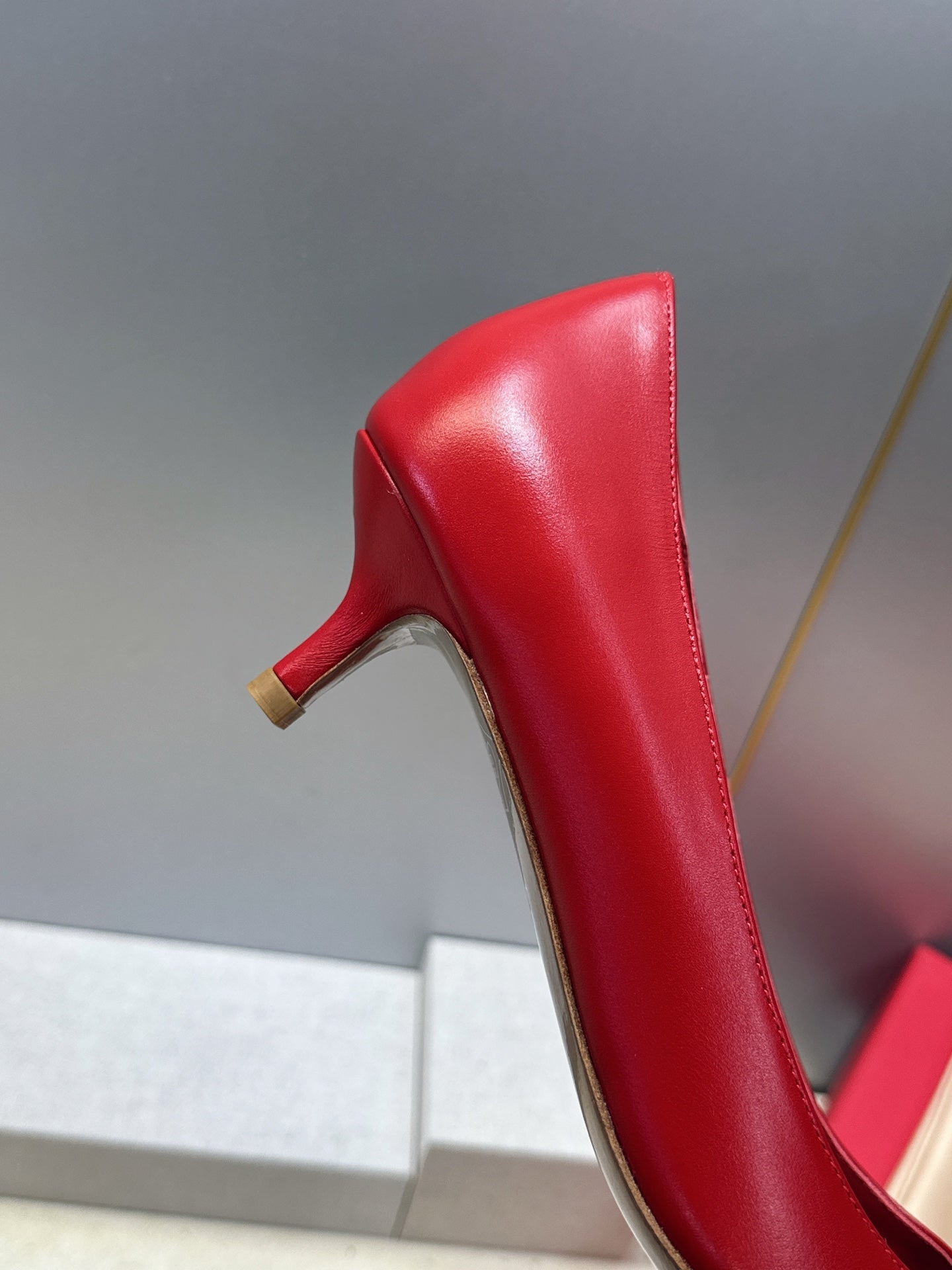 VALENTINO 26S HIGH HEELS 40 MM IN RED CALFSKIN WITH GOLD HARDWARE