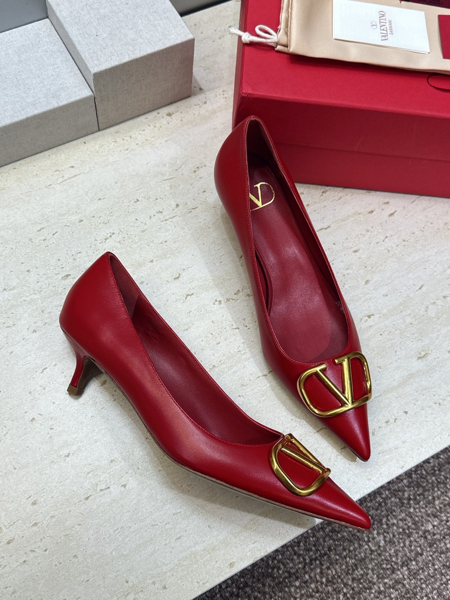 VALENTINO 26S HIGH HEELS 40 MM IN RED CALFSKIN WITH GOLD HARDWARE
