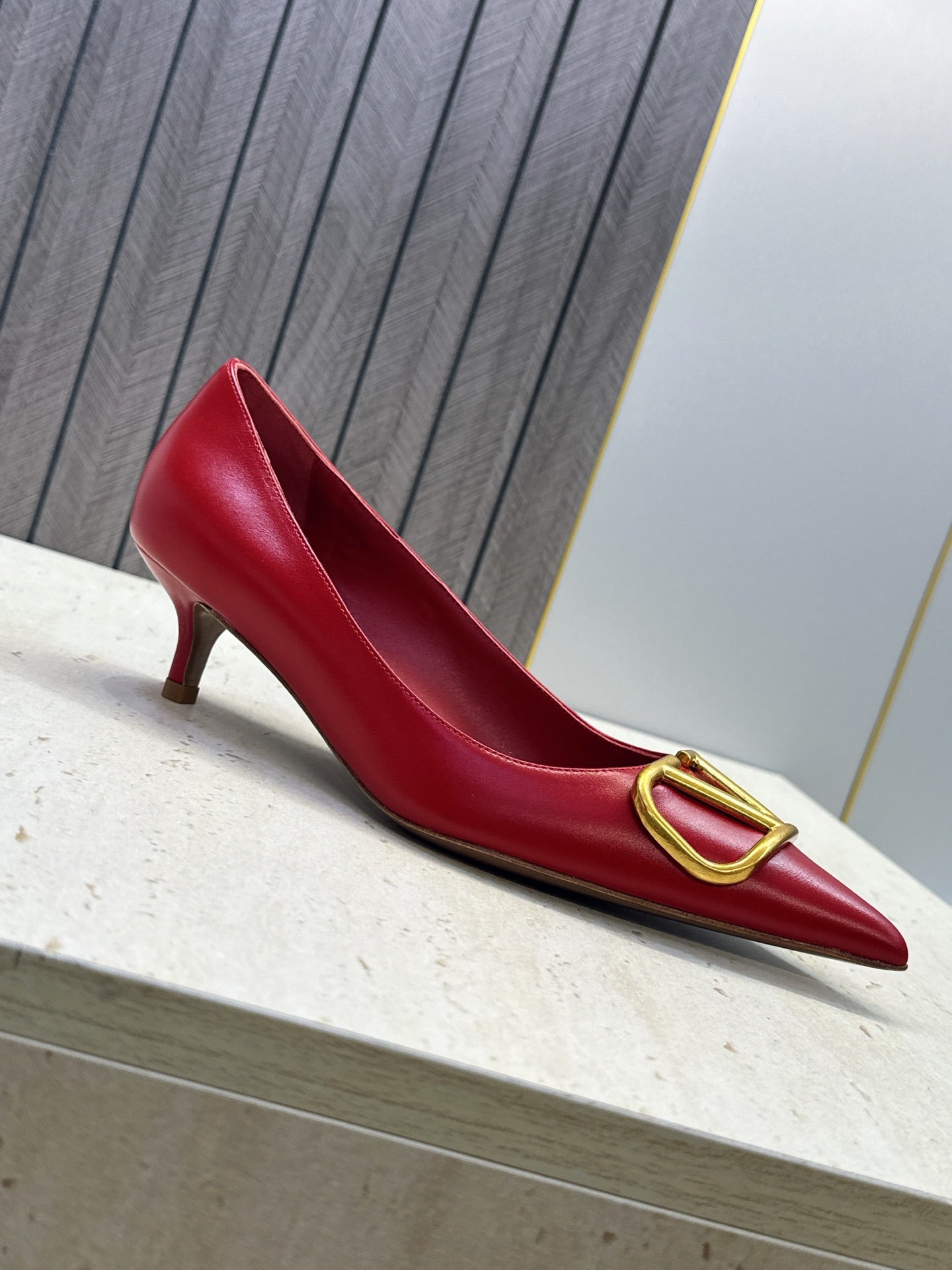 VALENTINO 26S HIGH HEELS 40 MM IN RED CALFSKIN WITH GOLD HARDWARE