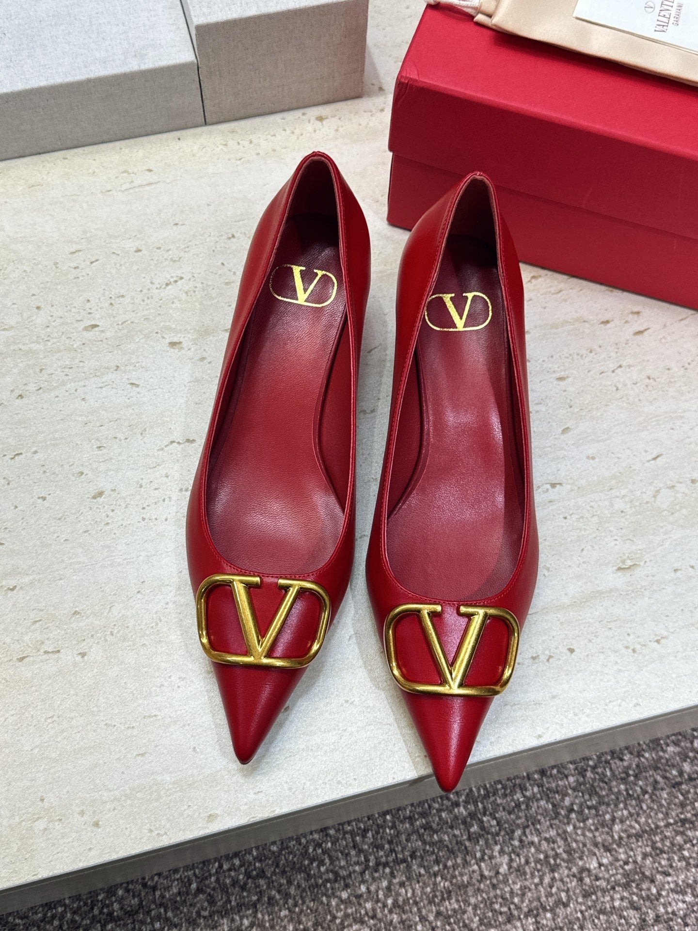 VALENTINO 26S HIGH HEELS 40 MM IN RED CALFSKIN WITH GOLD HARDWARE