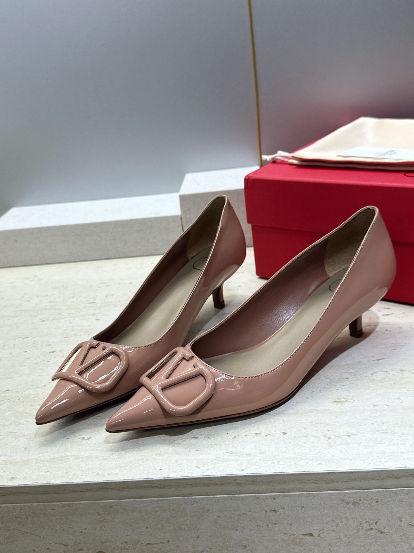 VALENTINO 26S HIGH HEELS 40 MM IN NUDE PATENT CALFSKIN