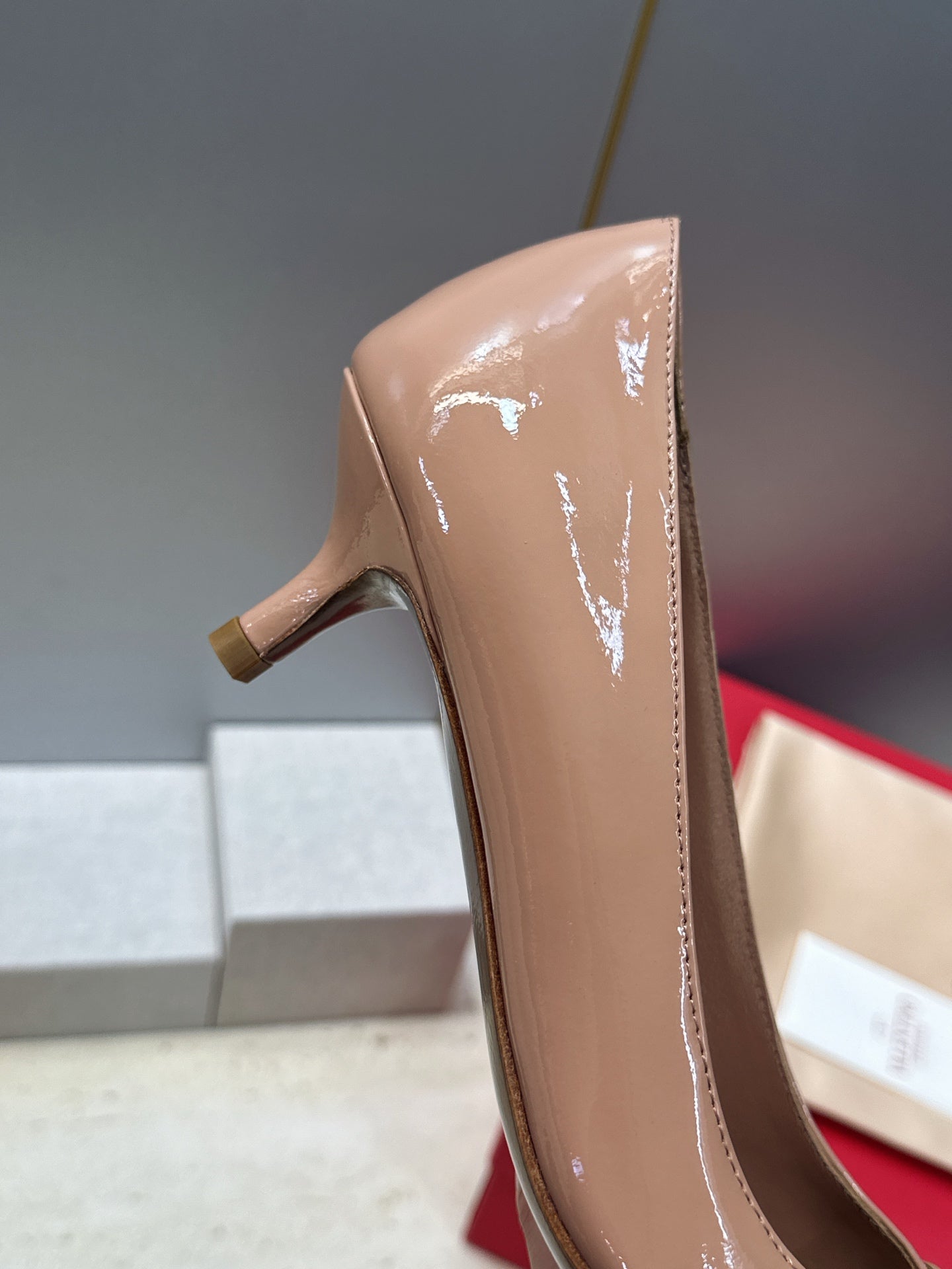 VALENTINO 26S HIGH HEELS 40 MM IN NUDE PATENT CALFSKIN