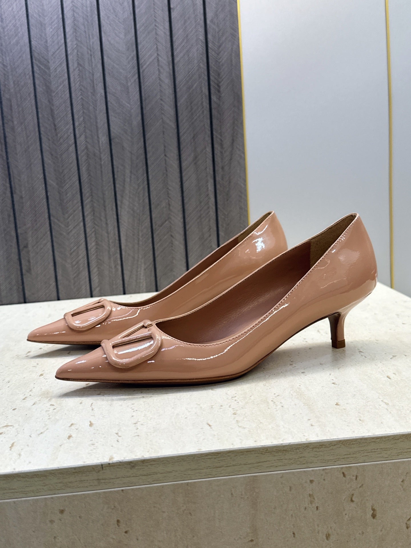 VALENTINO 26S HIGH HEELS 40 MM IN NUDE PATENT CALFSKIN