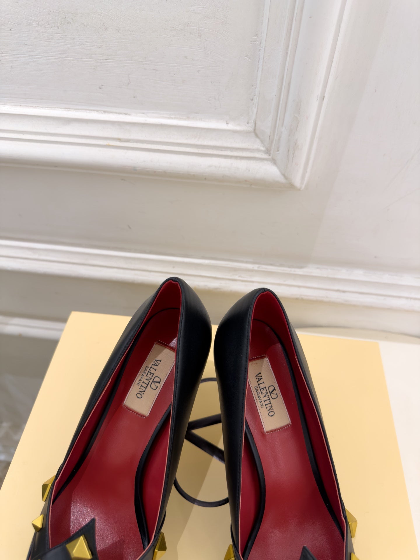 VALENTINO 26S STUDDED POINTED TOE PUMPS 80 MM IN BLACK CALFSKIN